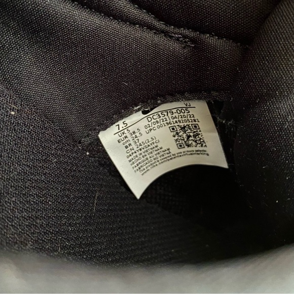 Nike - Picture 7 of 8